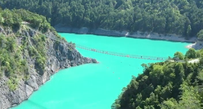 Passerelle sur le lac de Monteynard